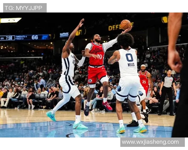 火箭队与快船队第六场激战回顾：谁能挺进季后赛下一轮的决胜之战